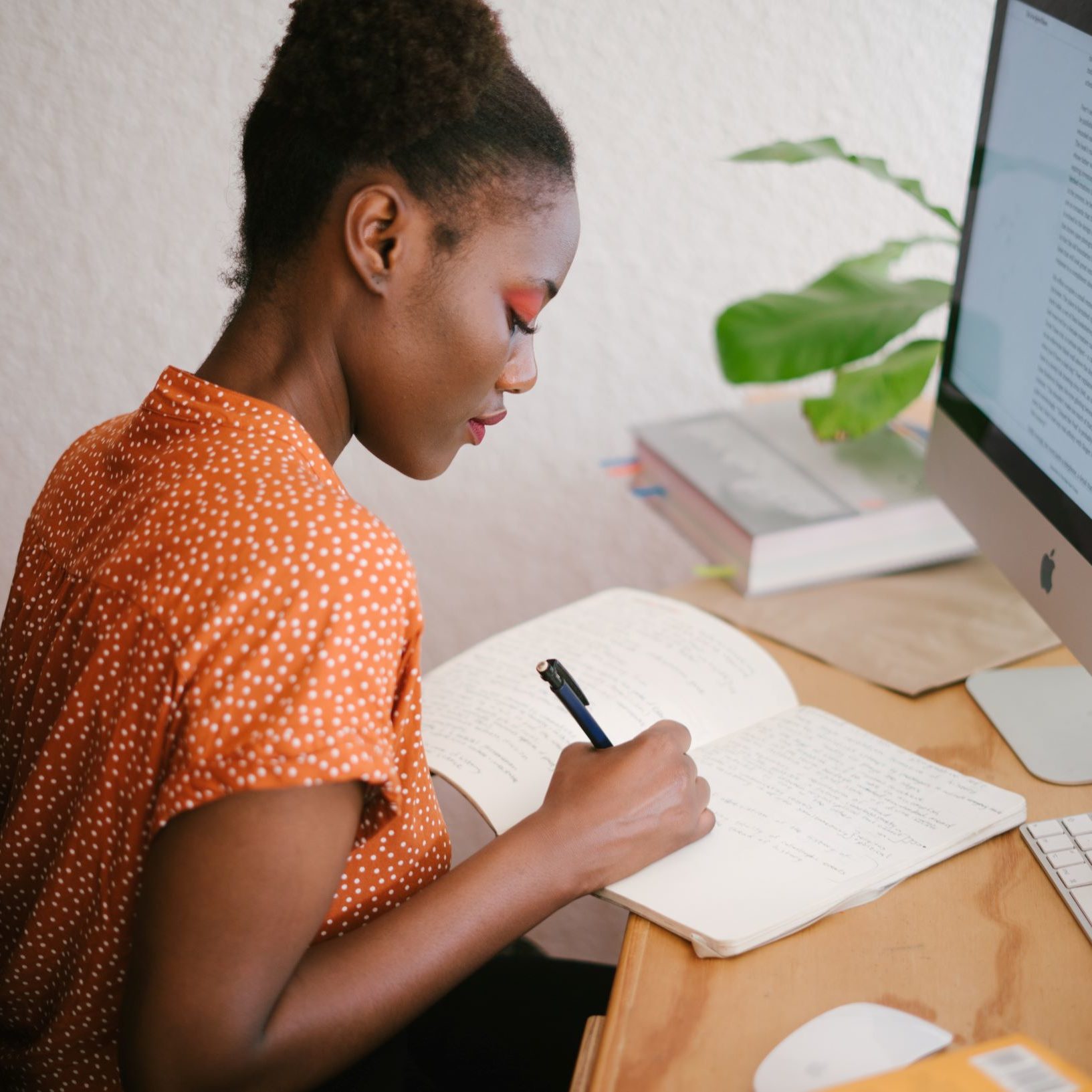 woman-in-front-of-her-computer-3059745_resized